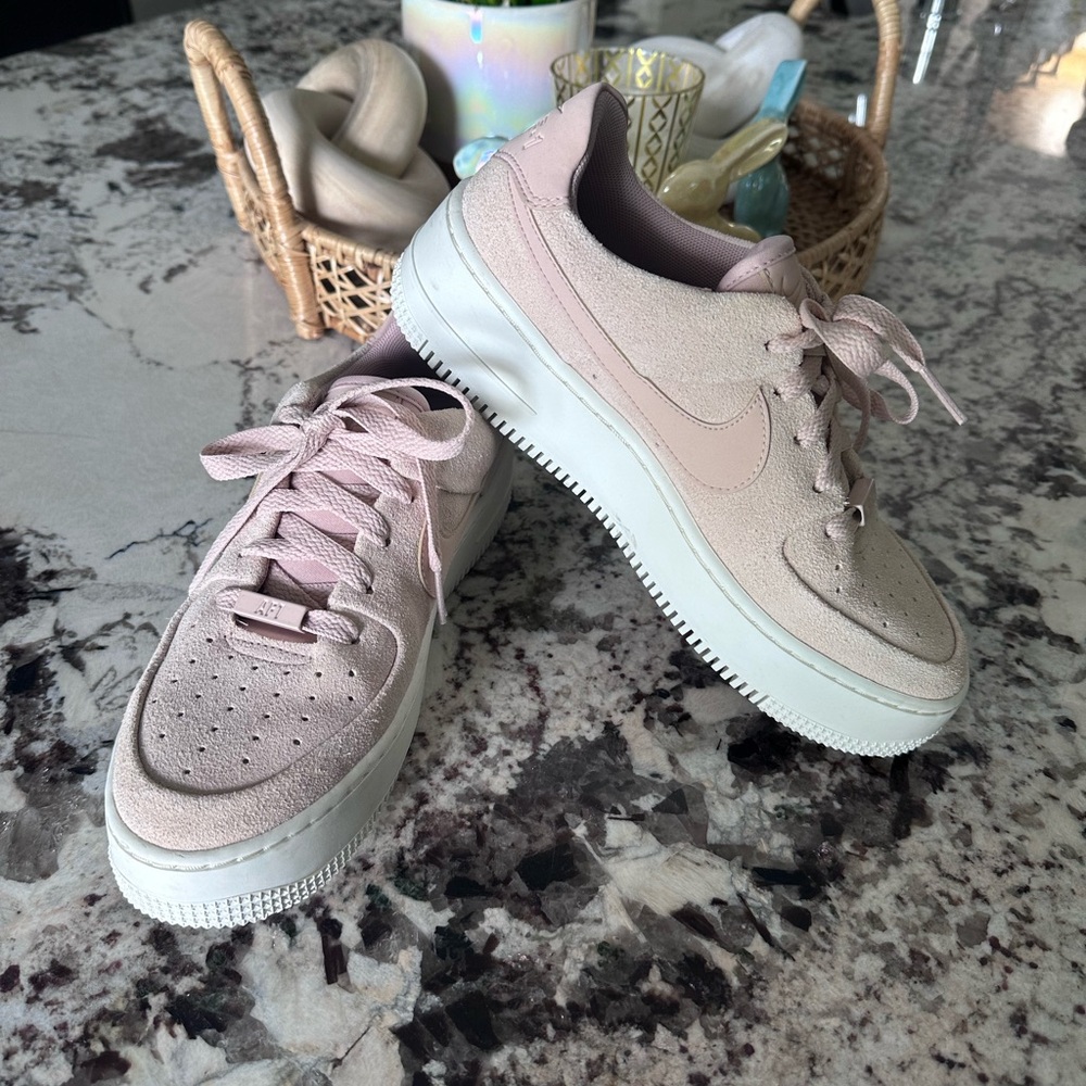 Nike Air Force 1 Sage Low